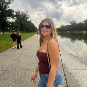 Meet your Posher, Lauren